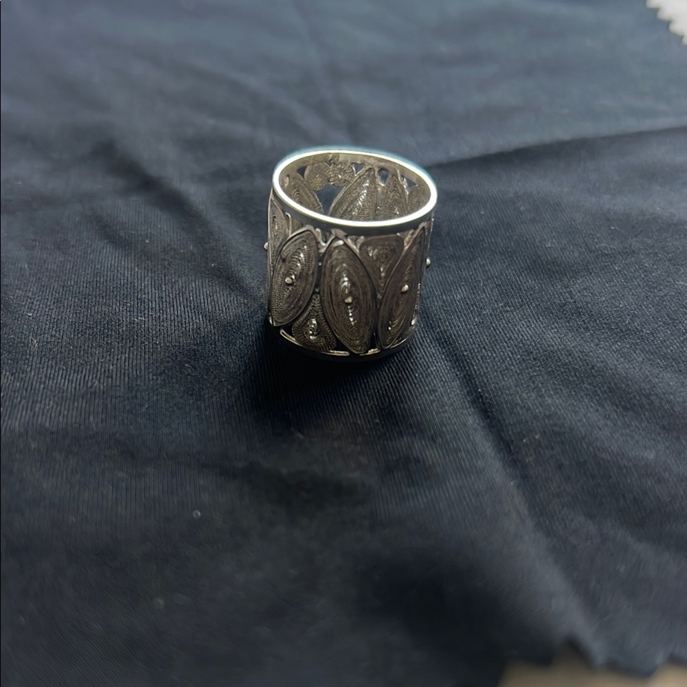 Elegant Silver Filigree Ring